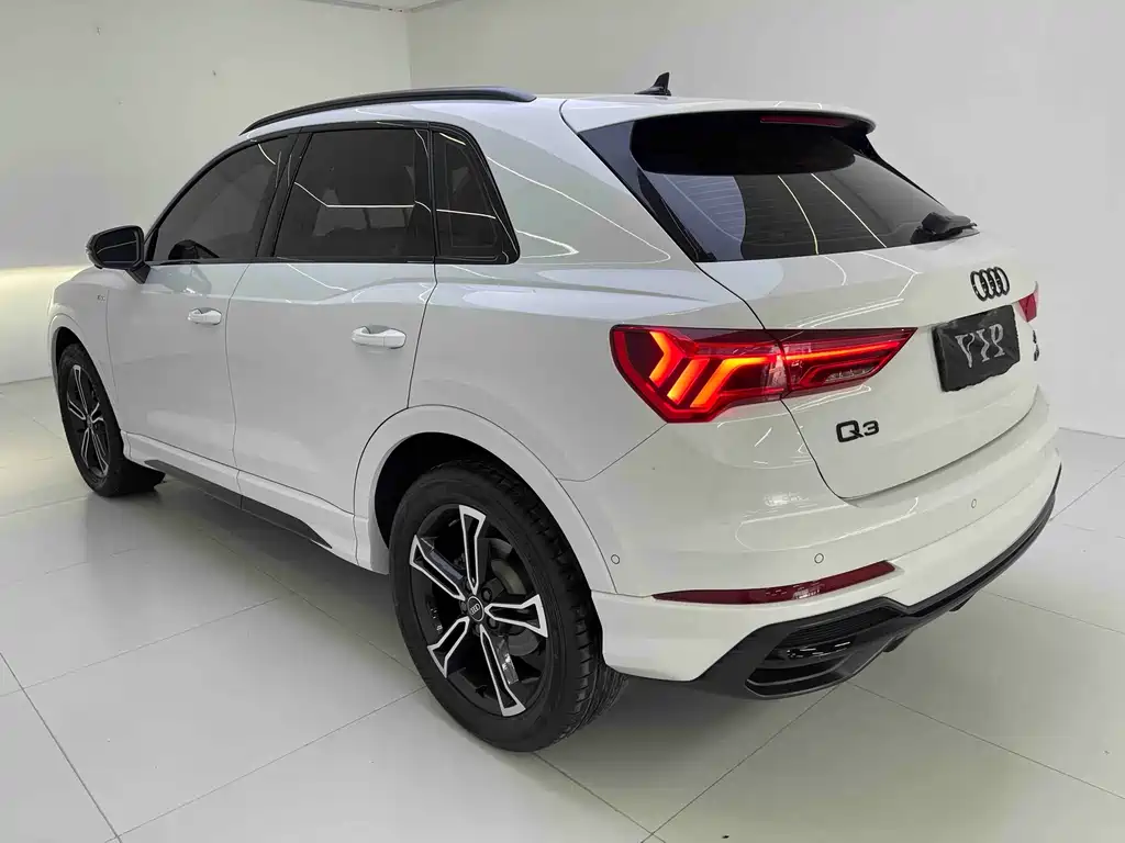 Audi Q3 — фото 6