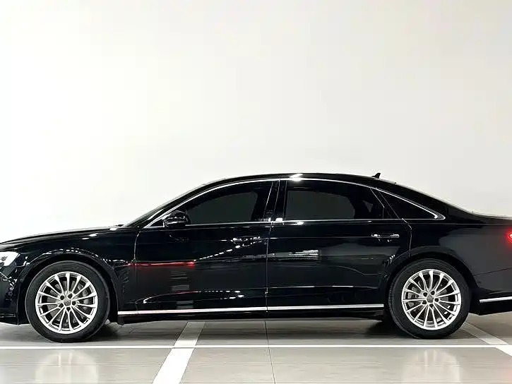 Audi A8 — фото 2