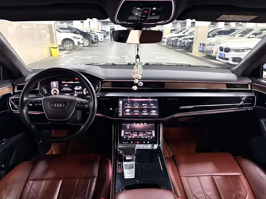Audi A8 — фото 4