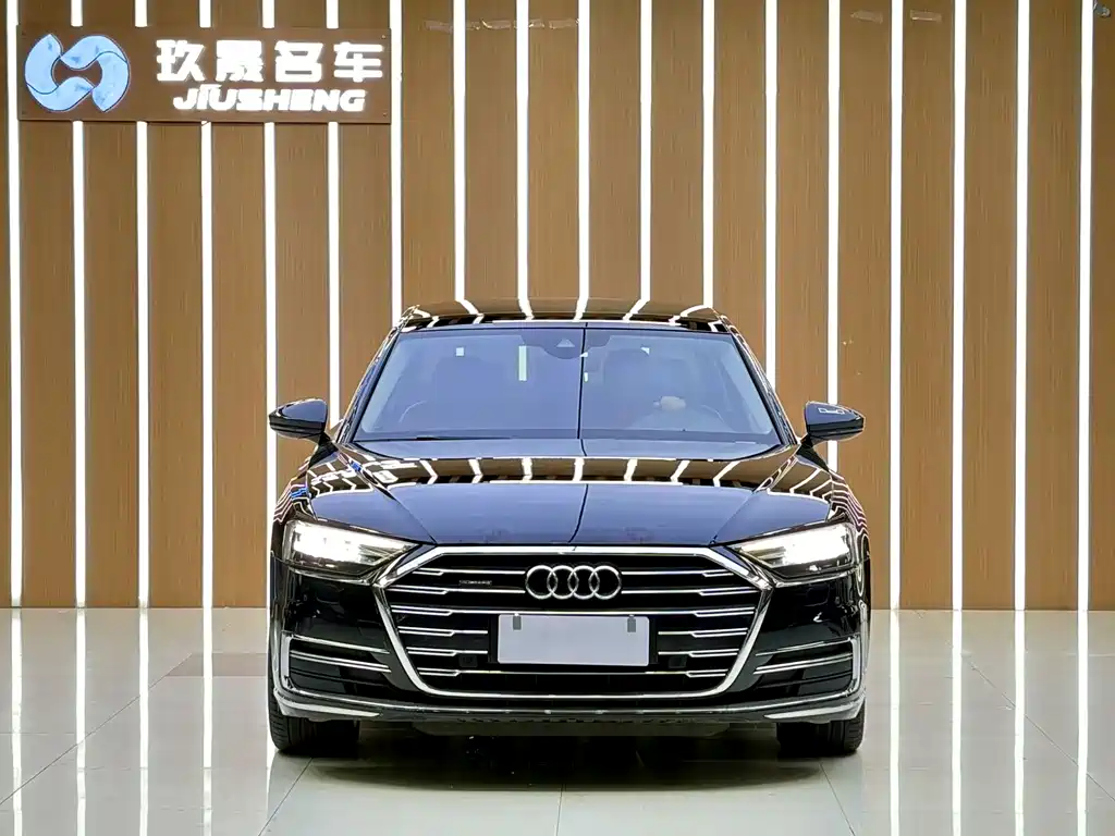 Audi A8 — фото 2