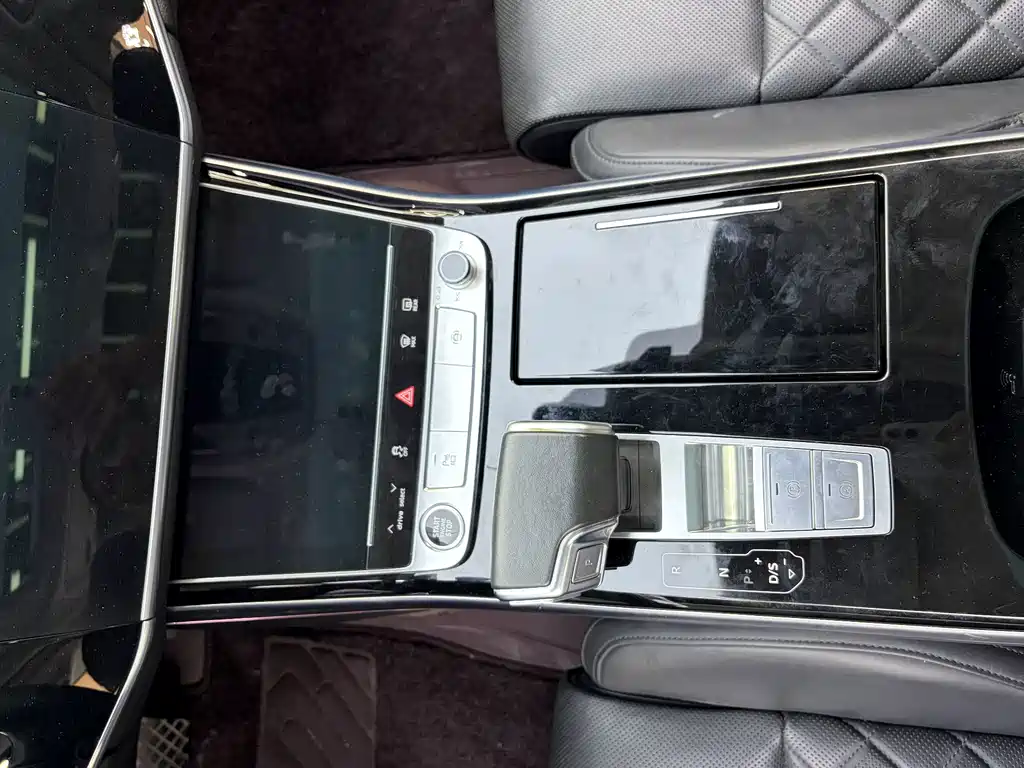 Audi A8 — фото 11