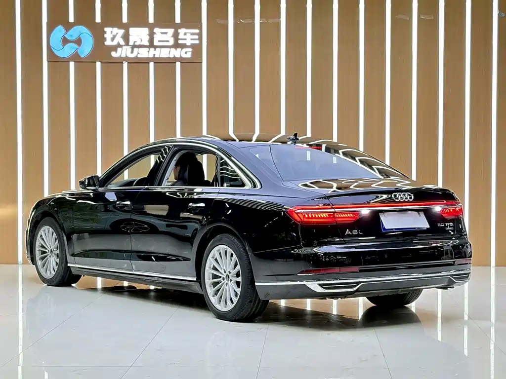 Audi A8 — фото 19