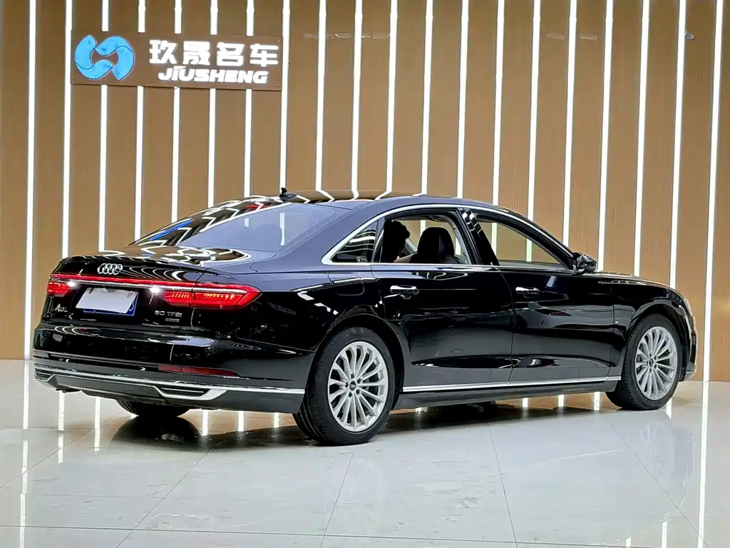 Audi A8 — фото 21
