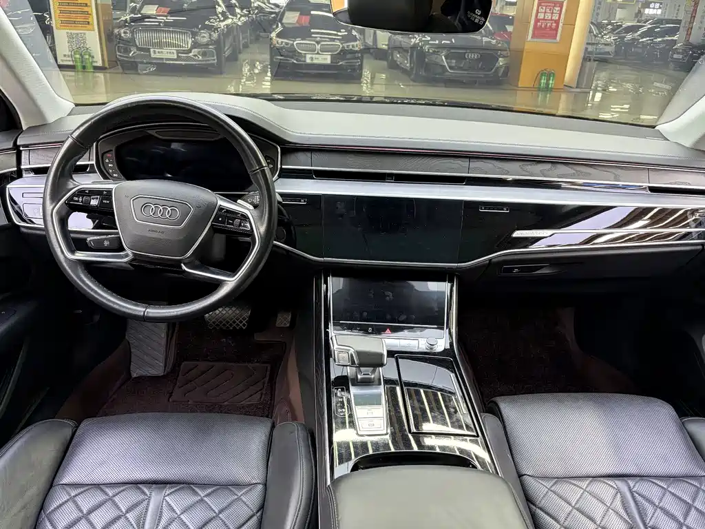 Audi A8 — фото 8
