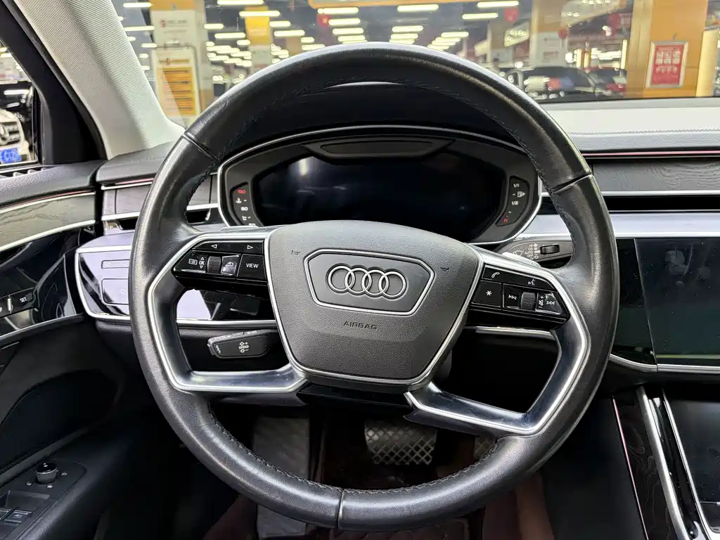 Audi A8 — фото 9