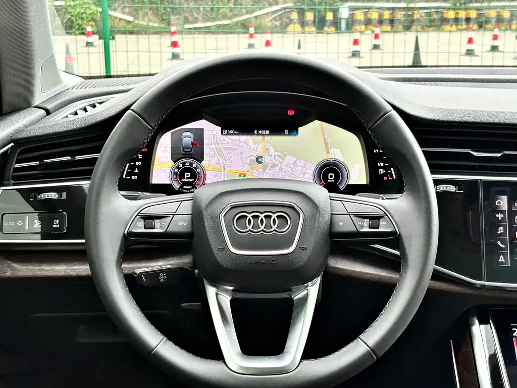 Audi Q7 — фото 20