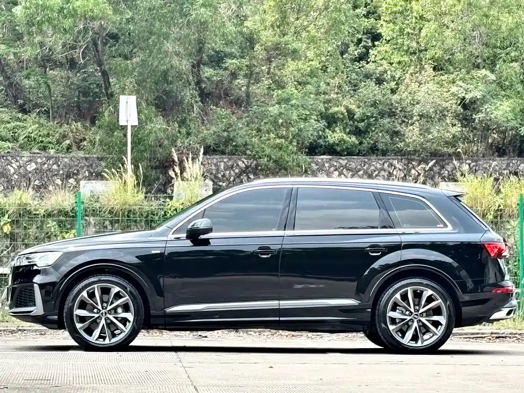 Audi Q7 — фото 22