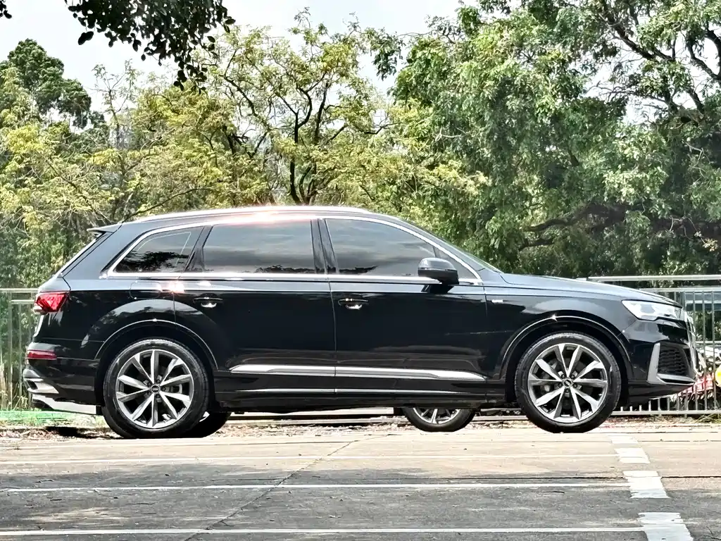 Audi Q7 — фото 23