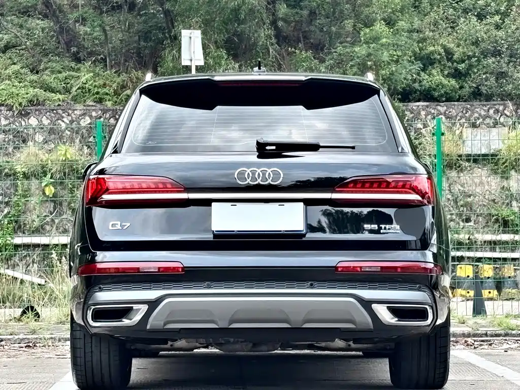 Audi Q7 — фото 26