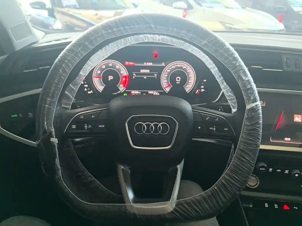 Audi Q3 — фото 11