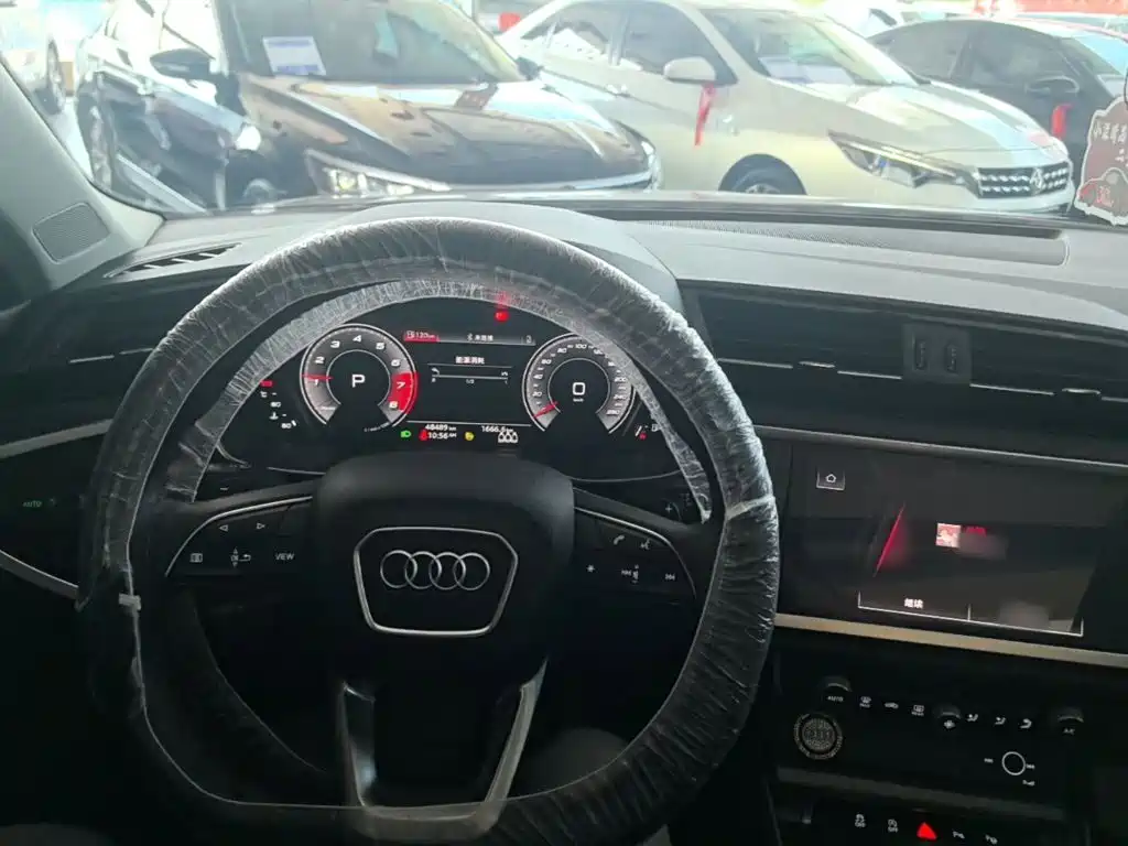 Audi Q3 — фото 10