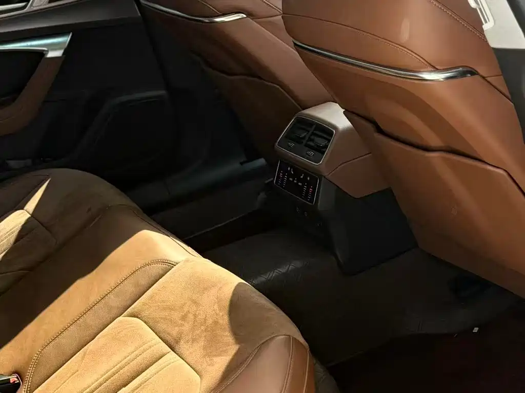 Audi A7L — фото 7