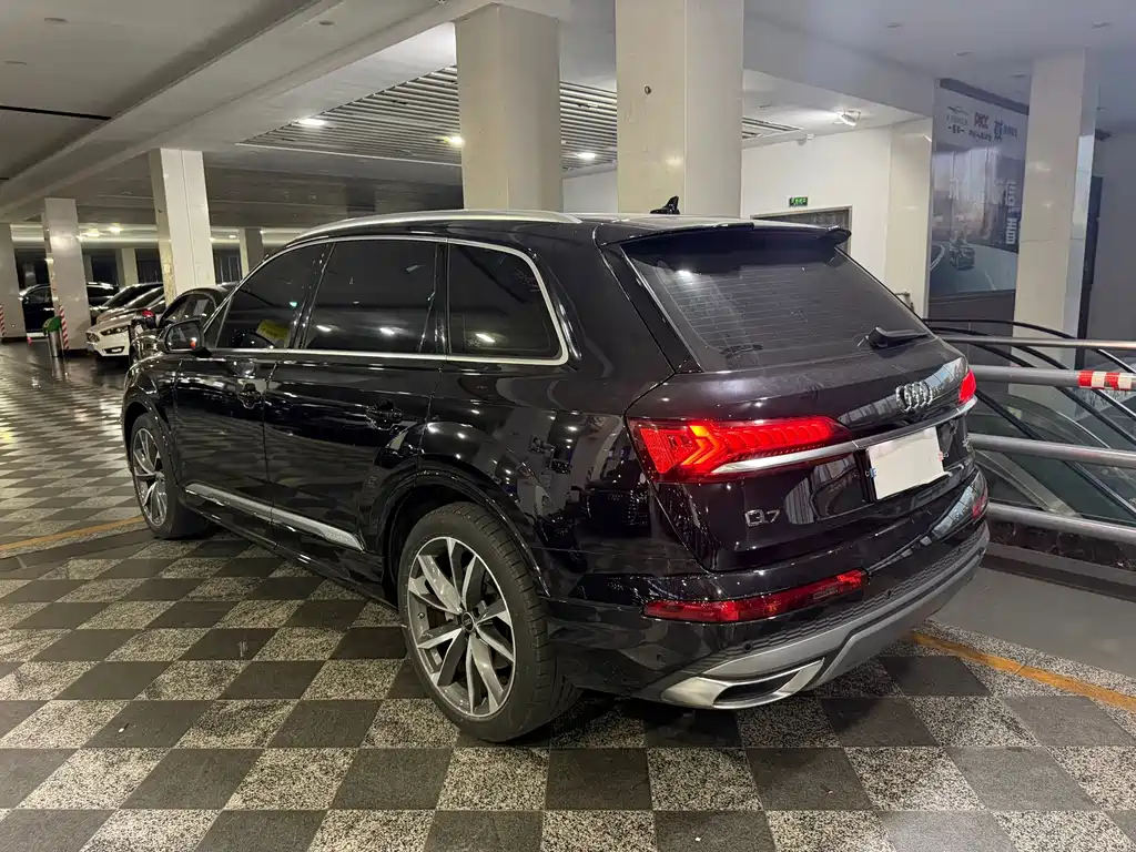 Audi Q7 — фото 4