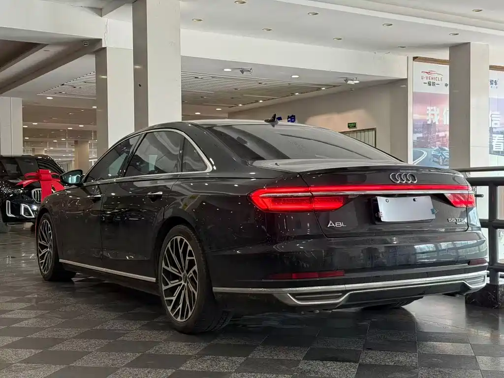 Audi A8 — фото 4
