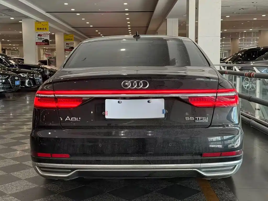 Audi A8 — фото 5