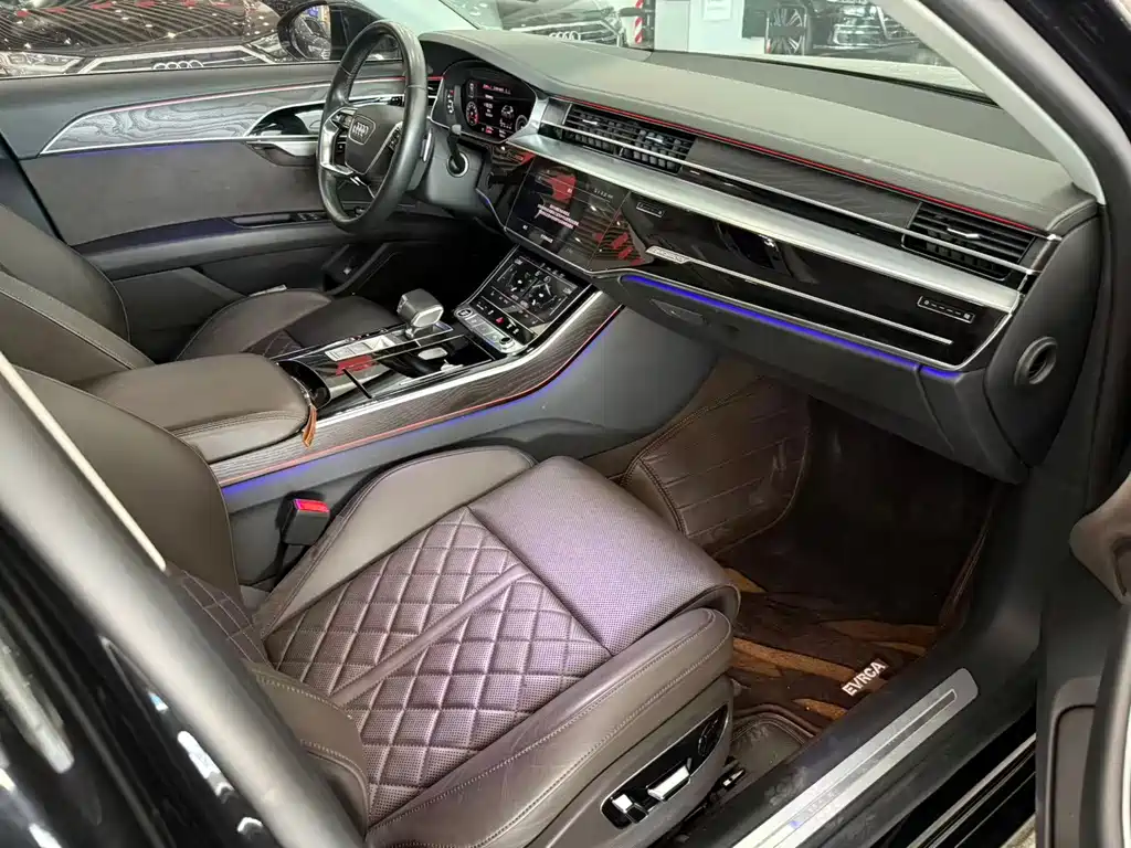 Audi A8 — фото 9