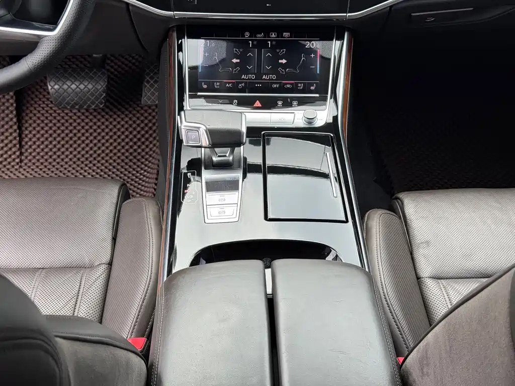 Audi A8 — фото 14