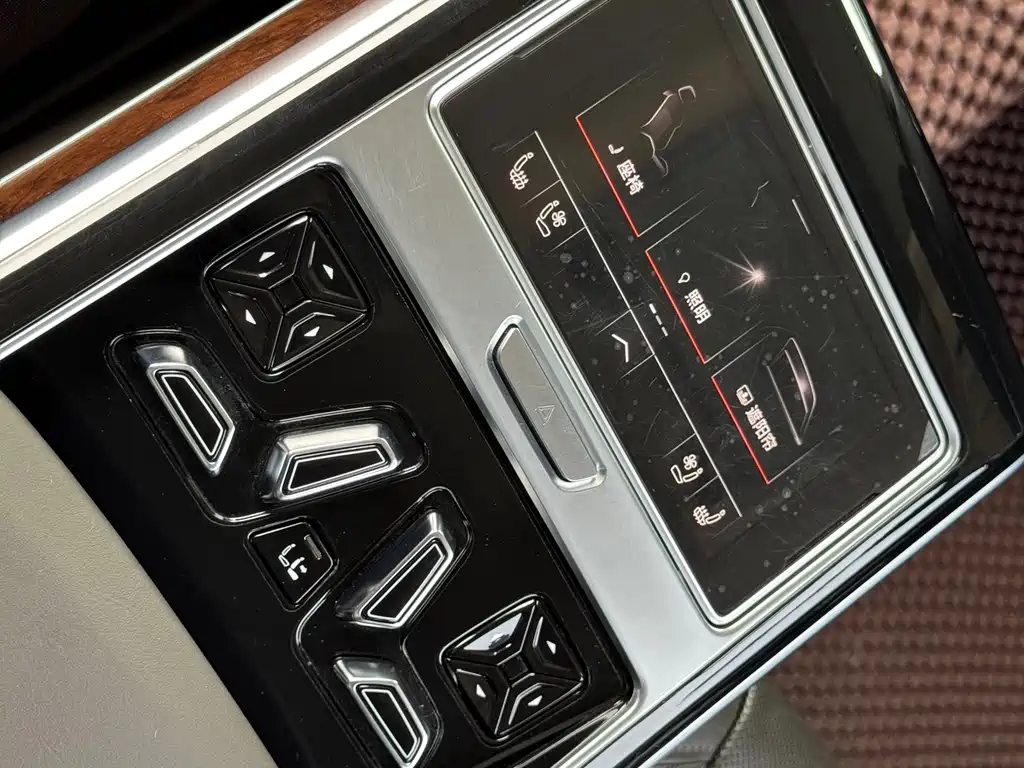 Audi A8 — фото 17