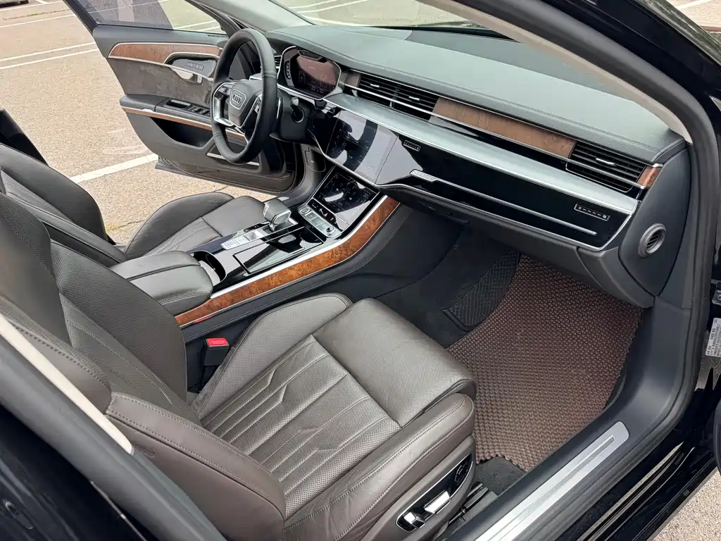 Audi A8 — фото 20