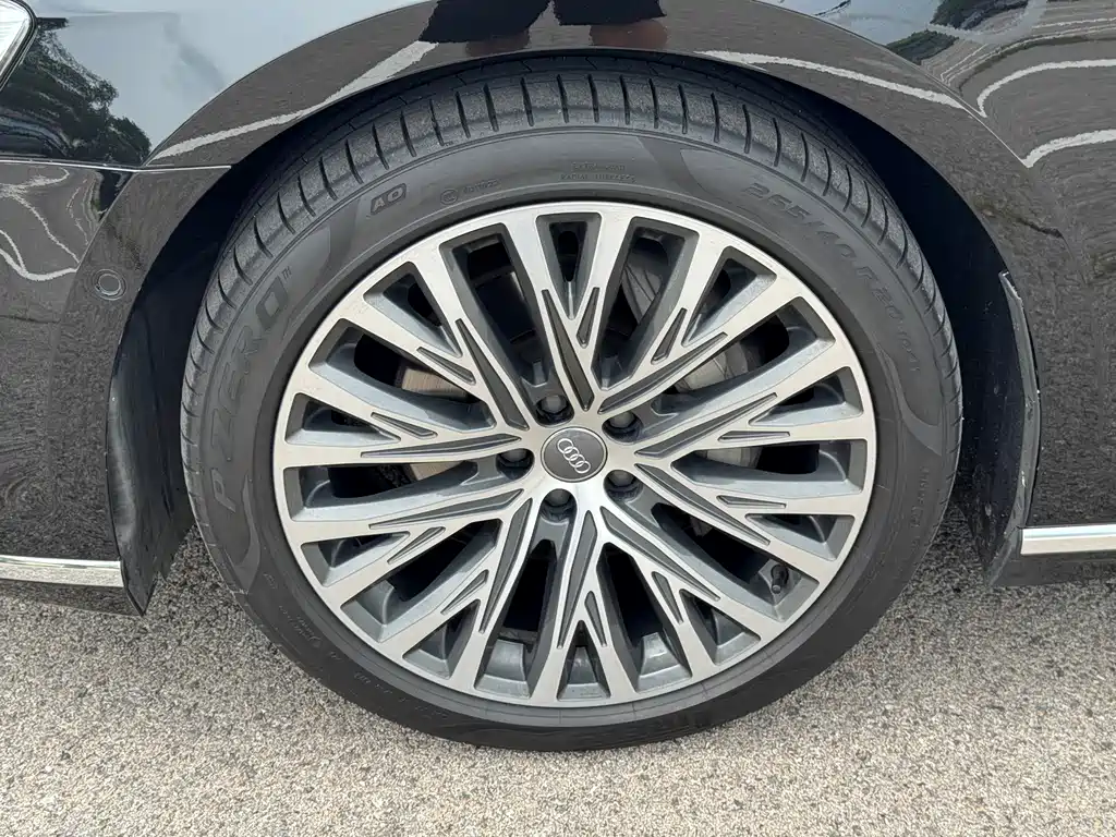 Audi A8 — фото 22