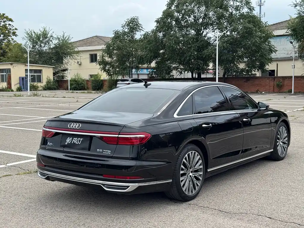 Audi A8 — фото 5