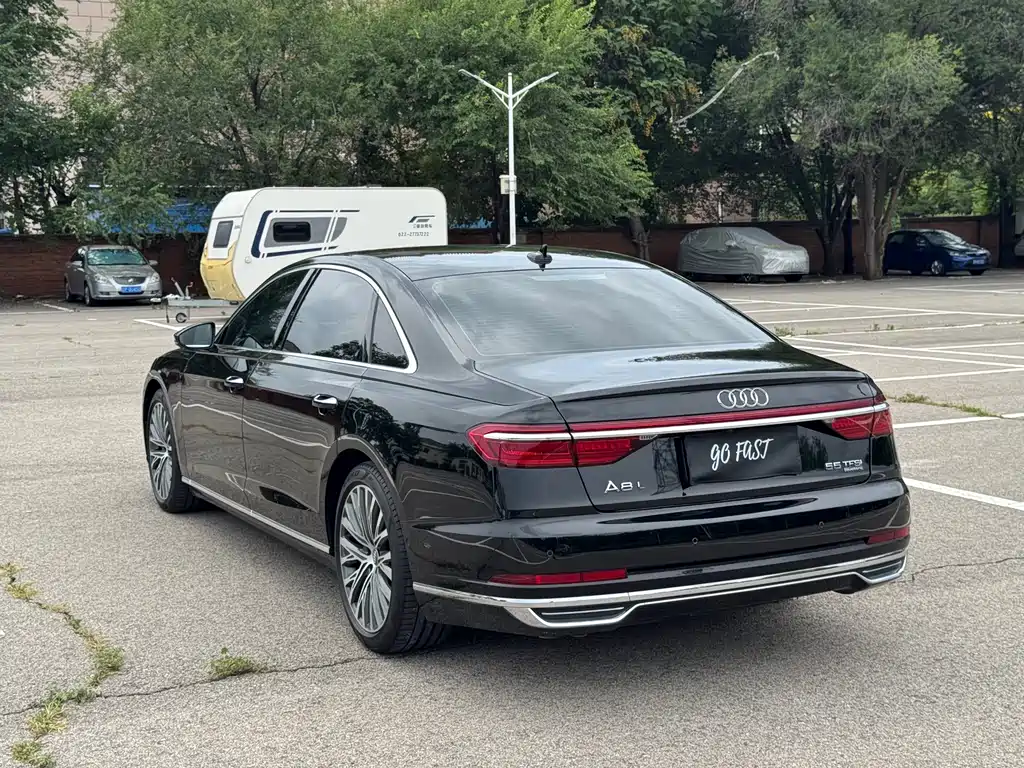 Audi A8 — фото 6
