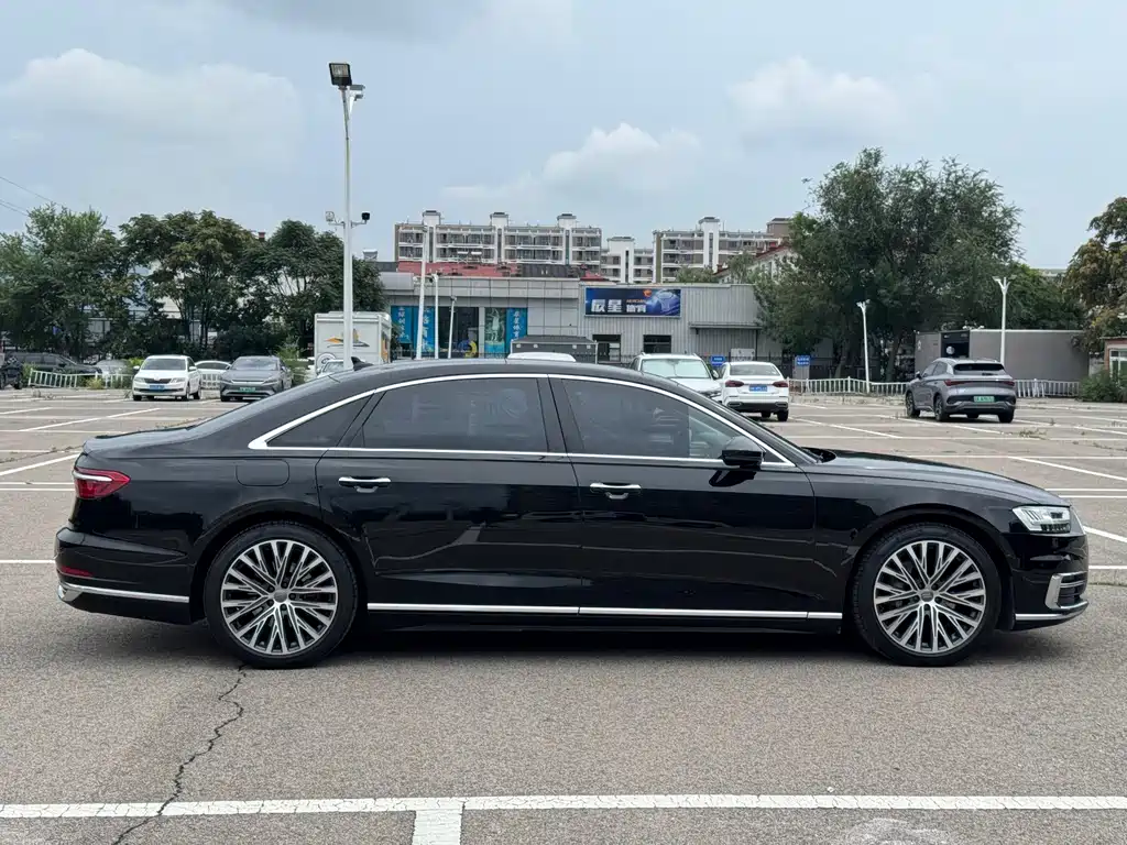 Audi A8 — фото 8