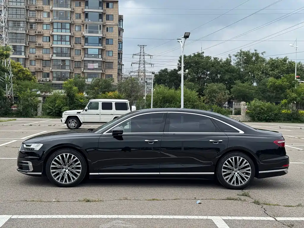 Audi A8 — фото 9