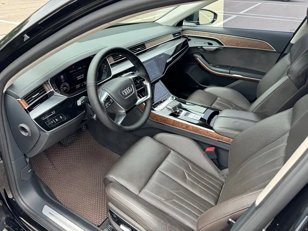 Audi A8 — фото 10