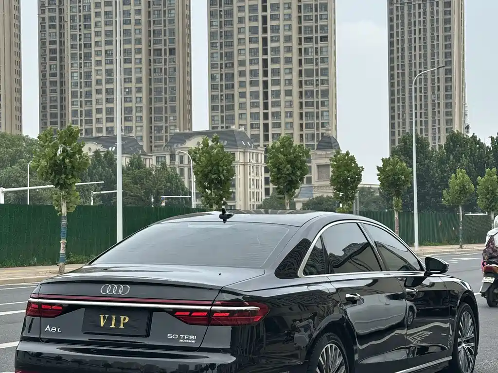 Audi A8 — фото 5