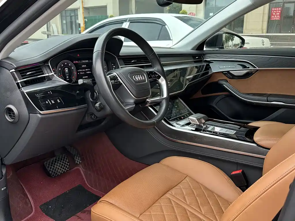 Audi A8 — фото 7