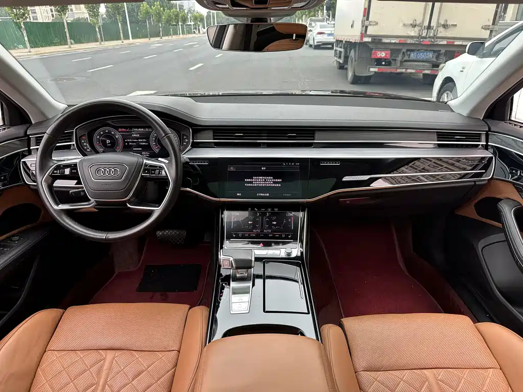 Audi A8 — фото 10
