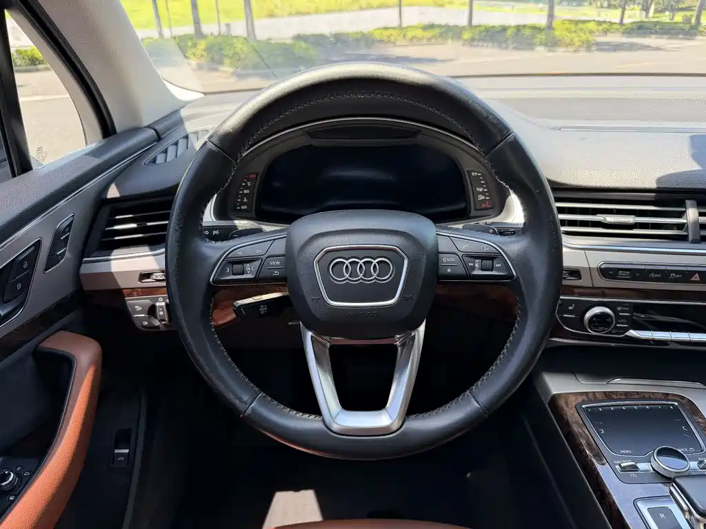 Audi Q7 — фото 5