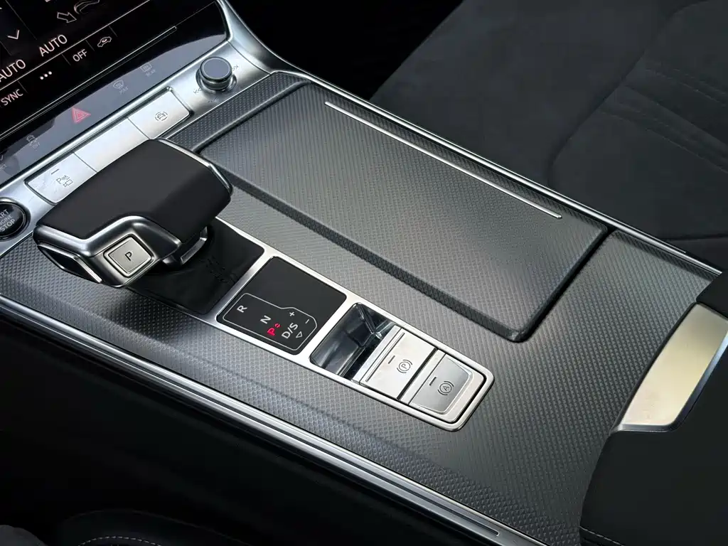 Audi A6L — фото 14