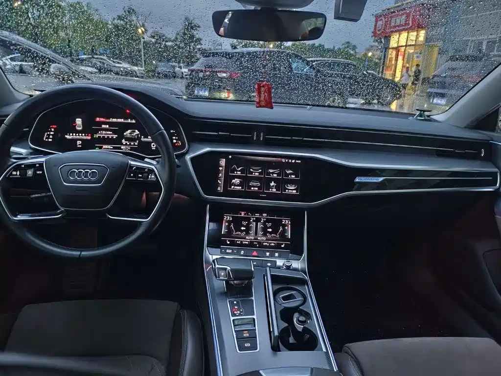 Audi A7L — фото 8