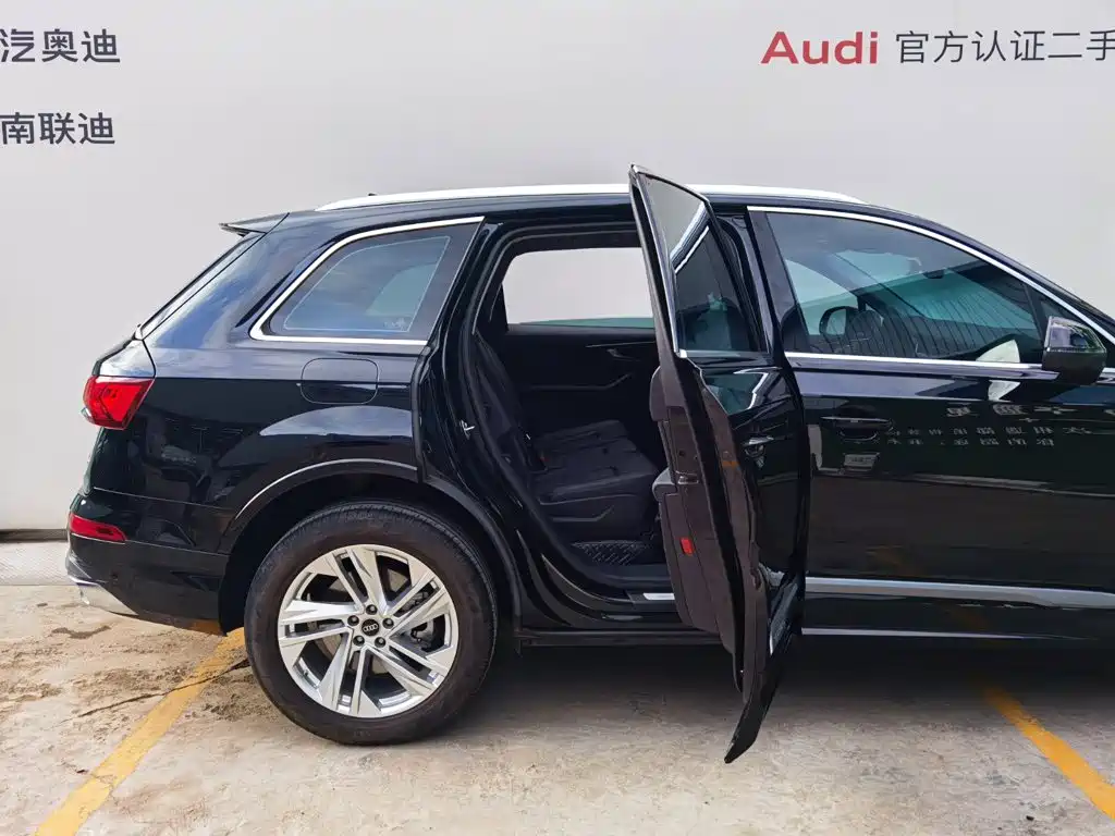 Audi Q7 — фото 24