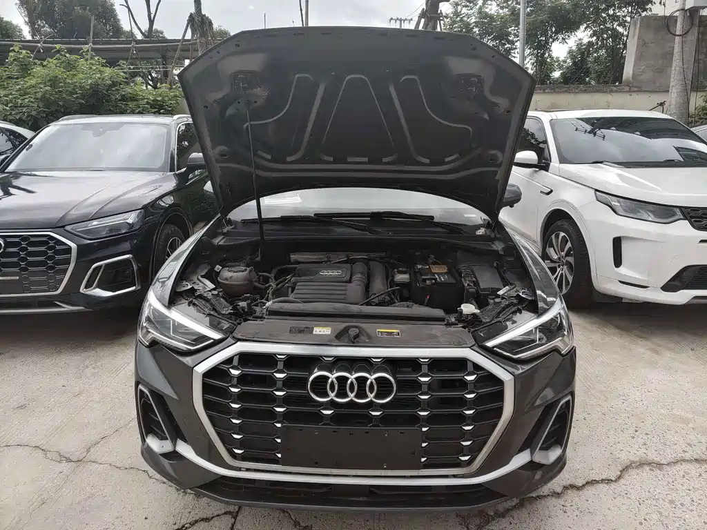 Audi Q3 — фото 11