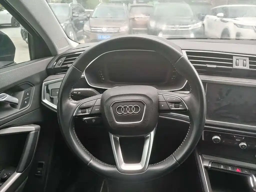 Audi Q3 — фото 22