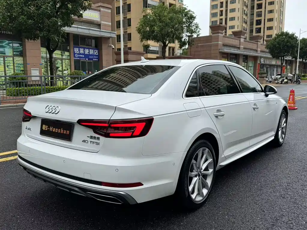 Audi A4L — фото 7