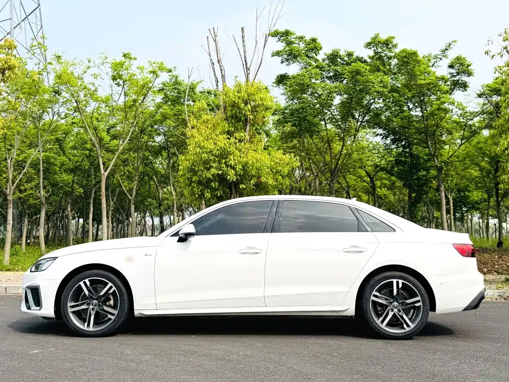 Audi A4L — фото 2