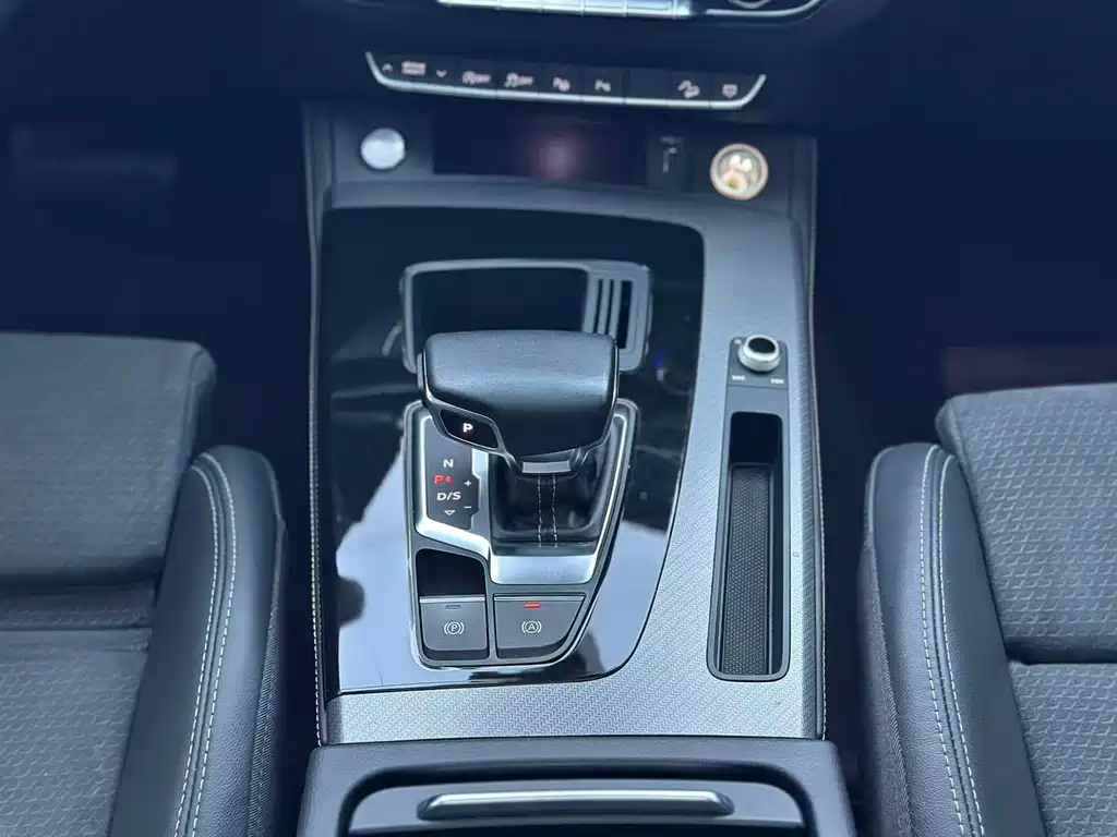 Audi Q5L Sportback — фото 15