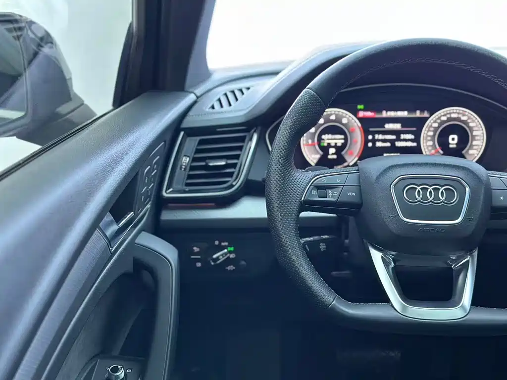 Audi Q5L Sportback — фото 21