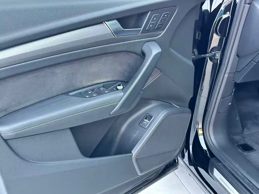 Audi Q5L Sportback — фото 8