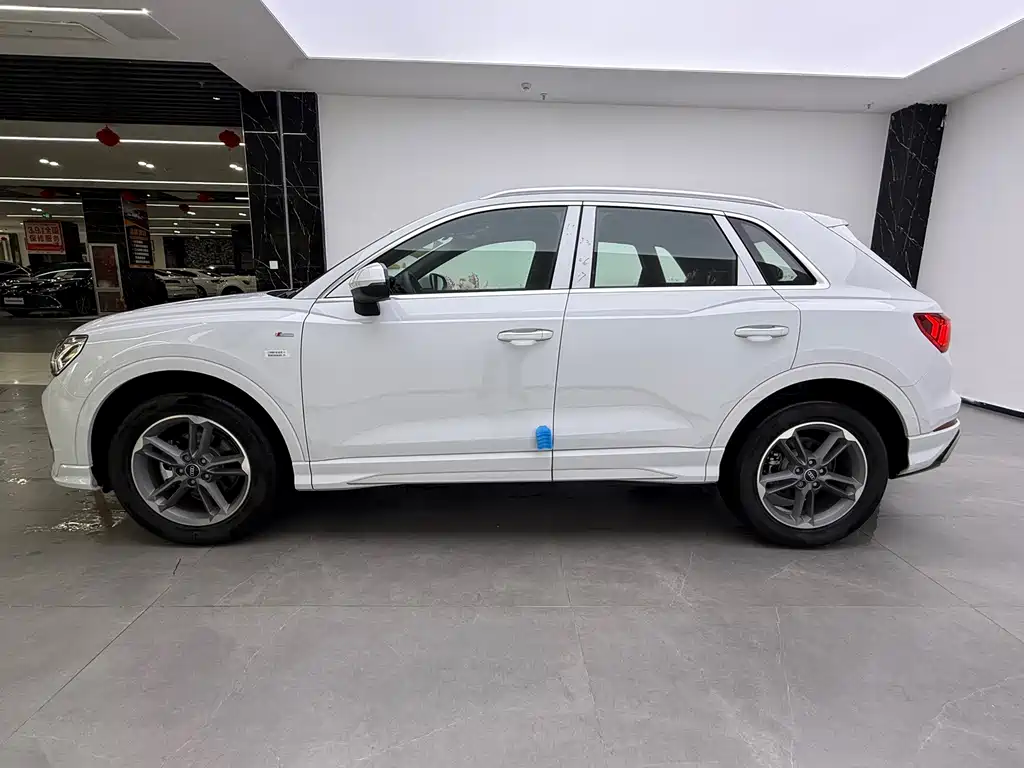 Audi Q3 — фото 21