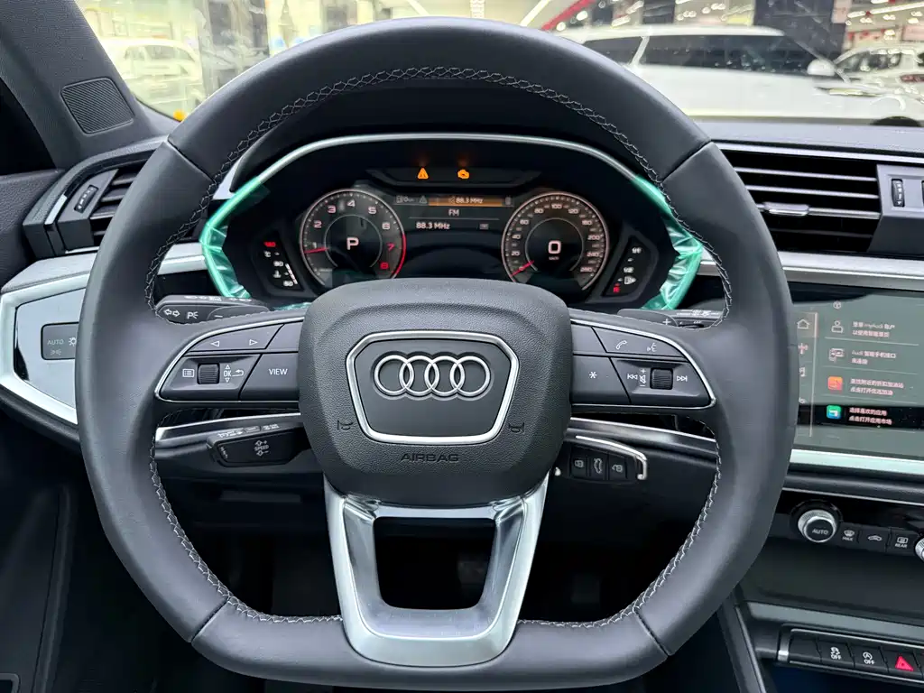 Audi Q3 — фото 9