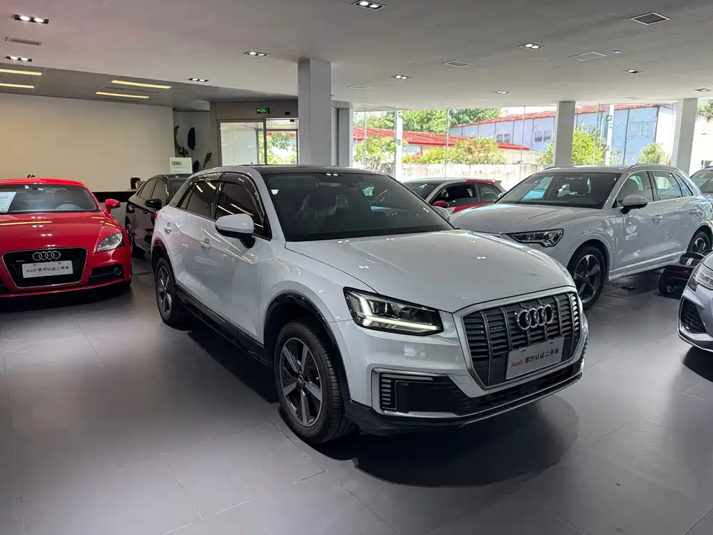 Audi Q2L e-tron — фото 3