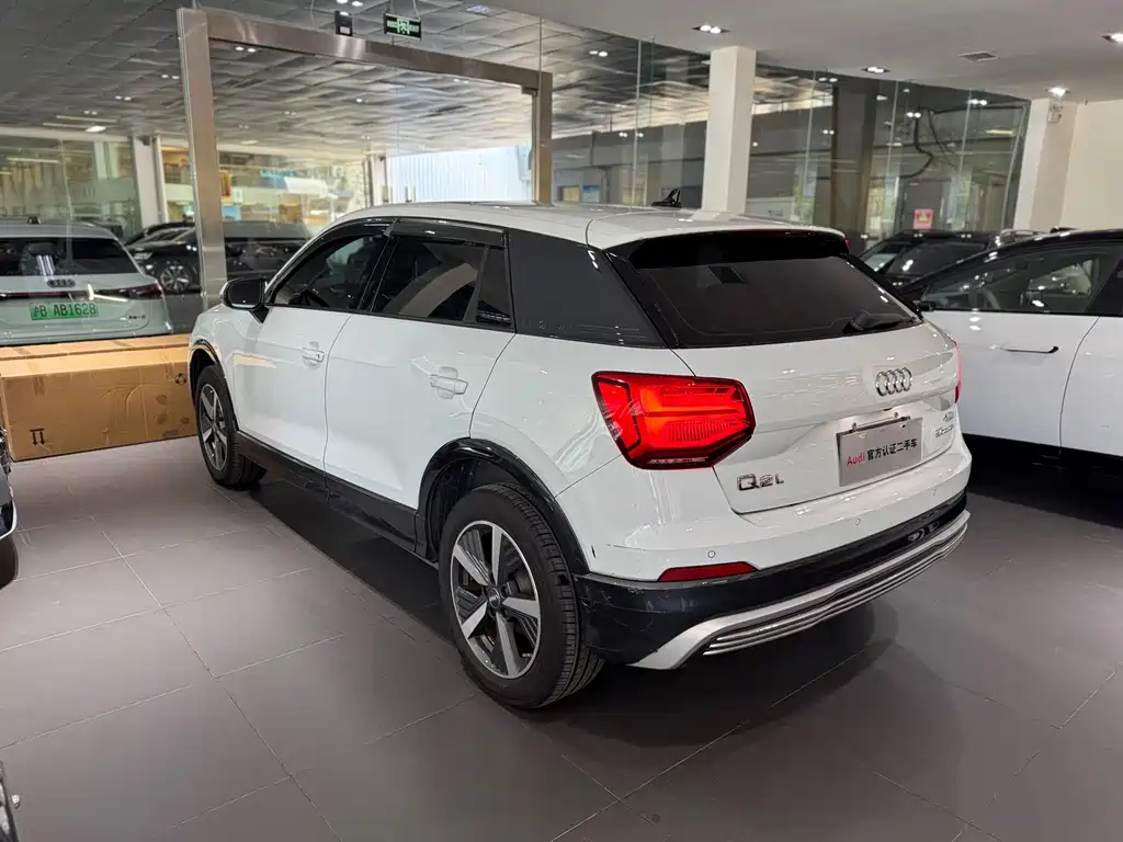Audi Q2L e-tron — фото 4