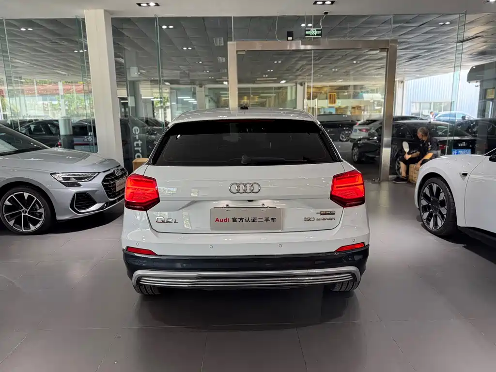 Audi Q2L e-tron — фото 5