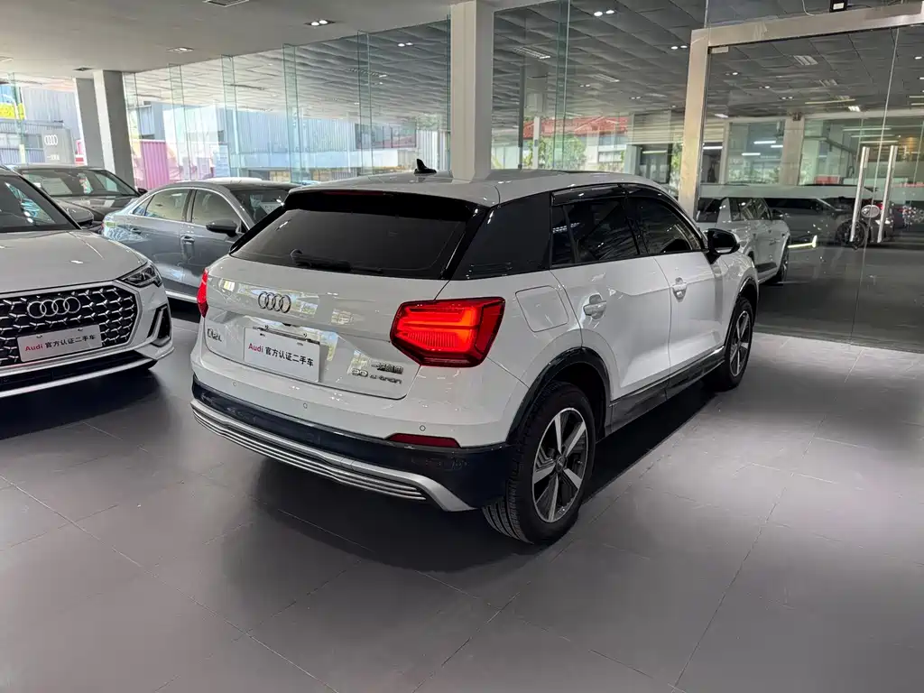 Audi Q2L e-tron — фото 6