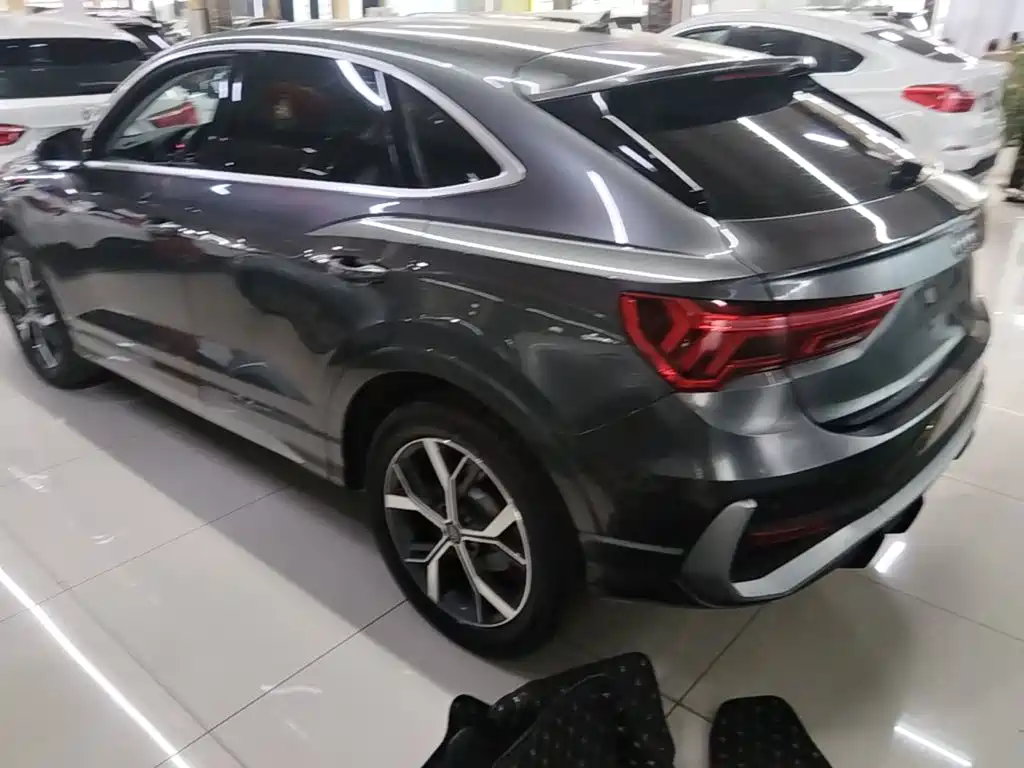 Audi Q3 Sportback — фото 23